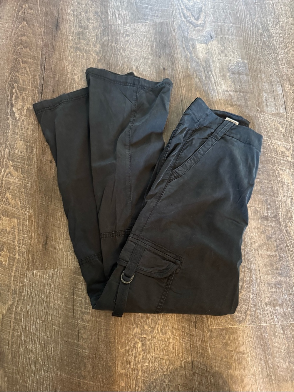 American Eagle Outfitters Women’s Low Rise Cargo Pants